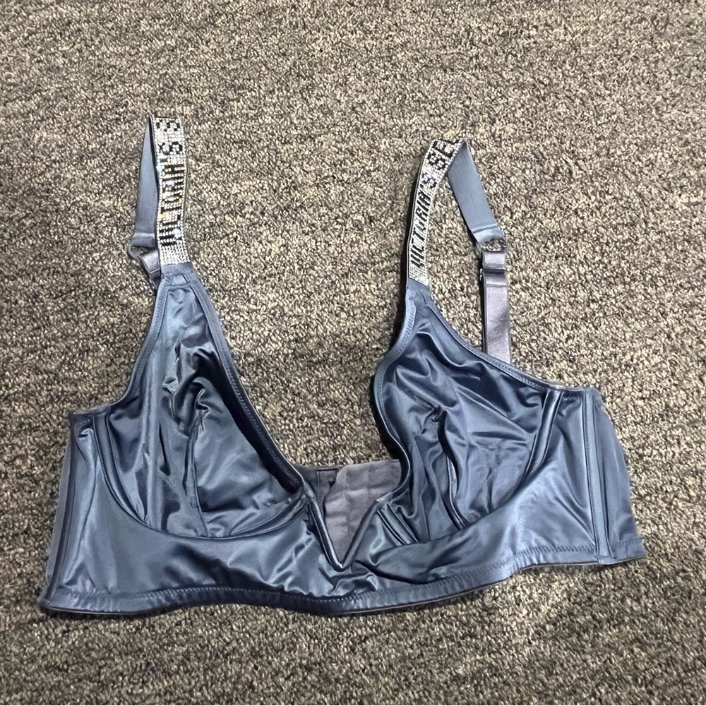 NEW: Shaping Victoria’s Secret Plunge Bra with Sequin Straps, size Large